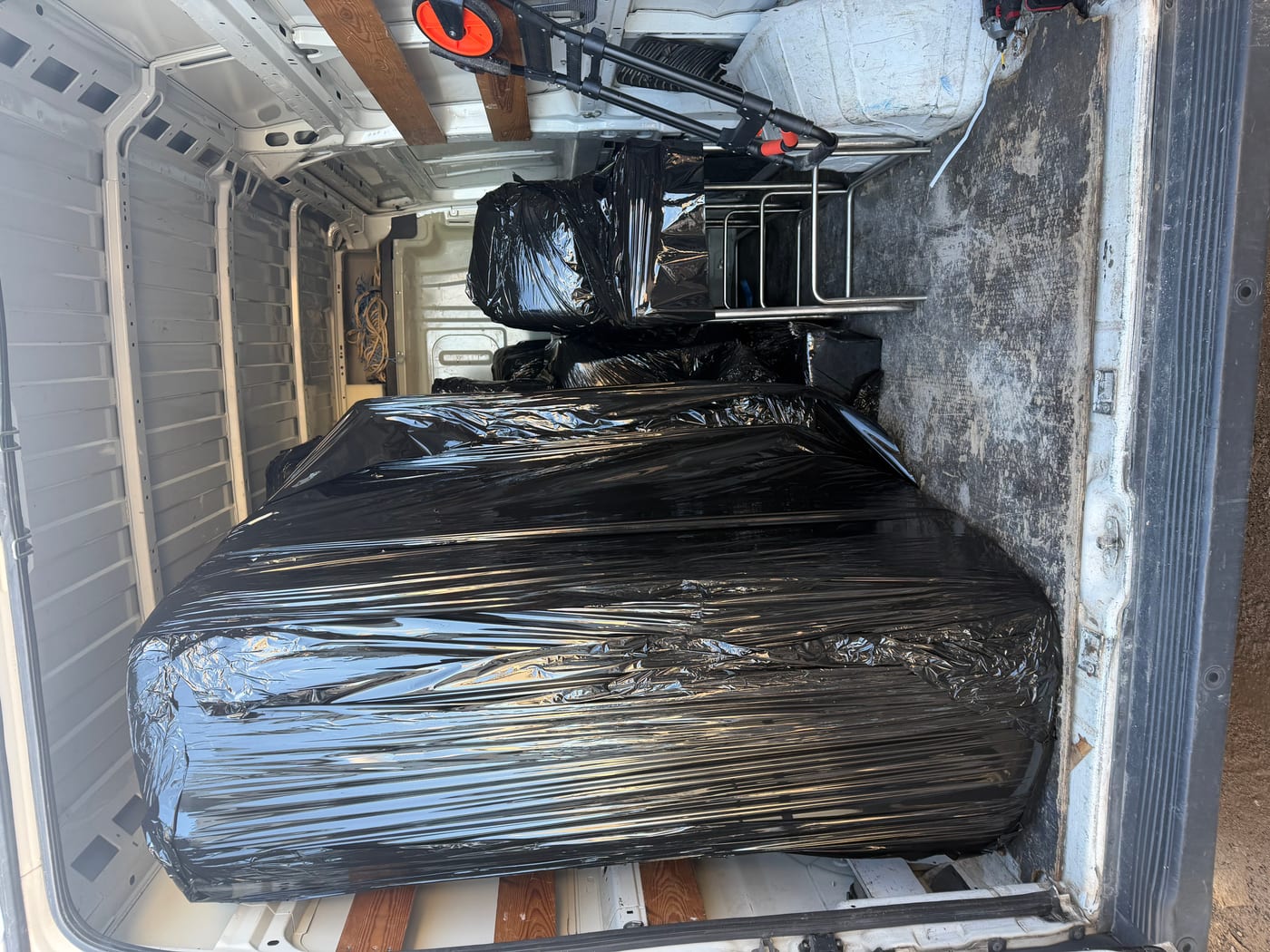 Furgoneta de Tapicero.Madrid para recogida y entrega a domicilio